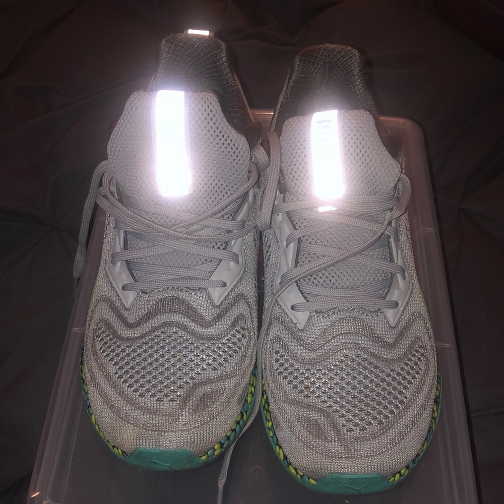 Mens Puma running shoes